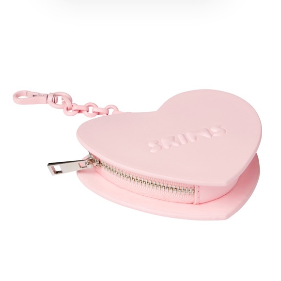 24HR DROP ⬇️ Skims Pink heart Pouch keychain - Picture 1 of 3